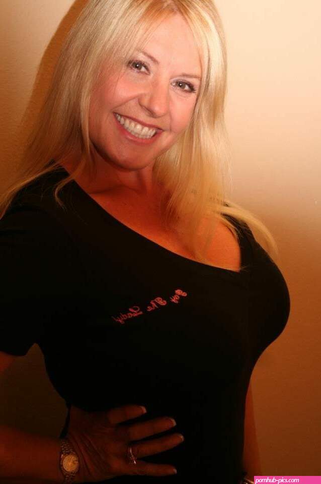 laura dotson boobs