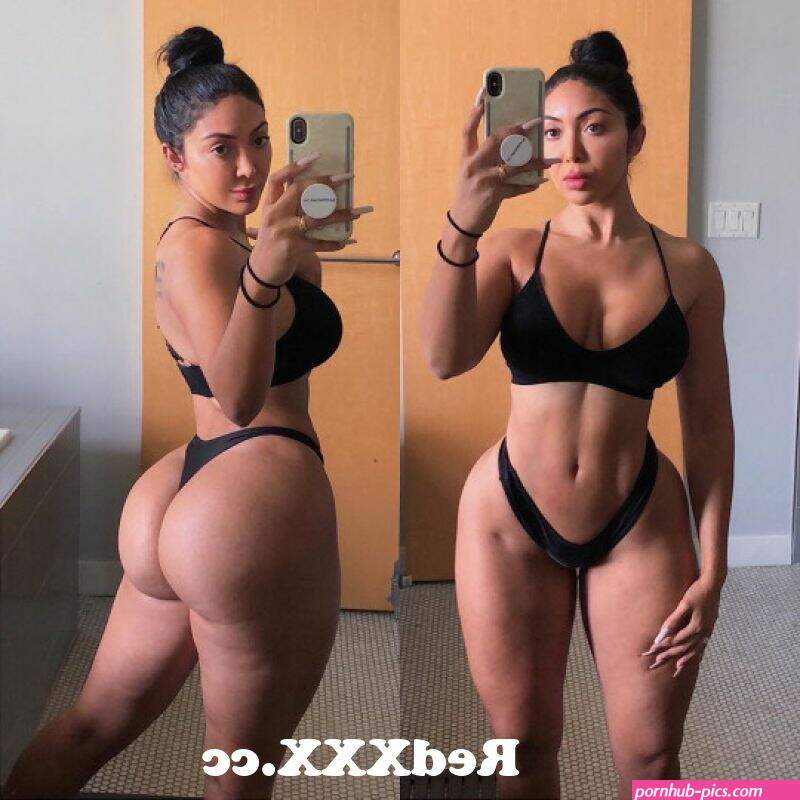 expose boobs cruvy girl
