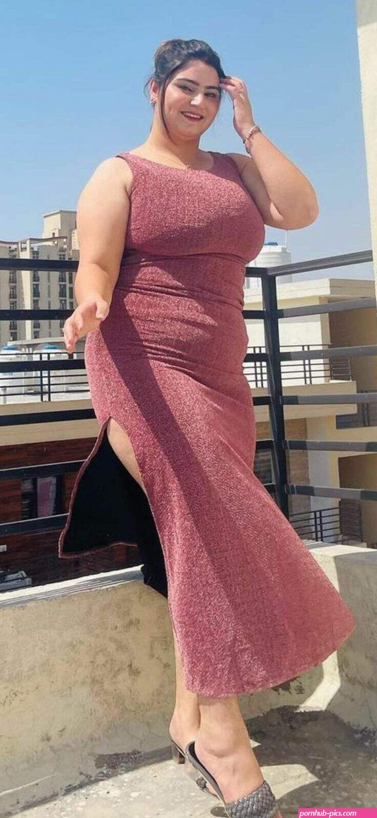 expose boobs cruvy girl