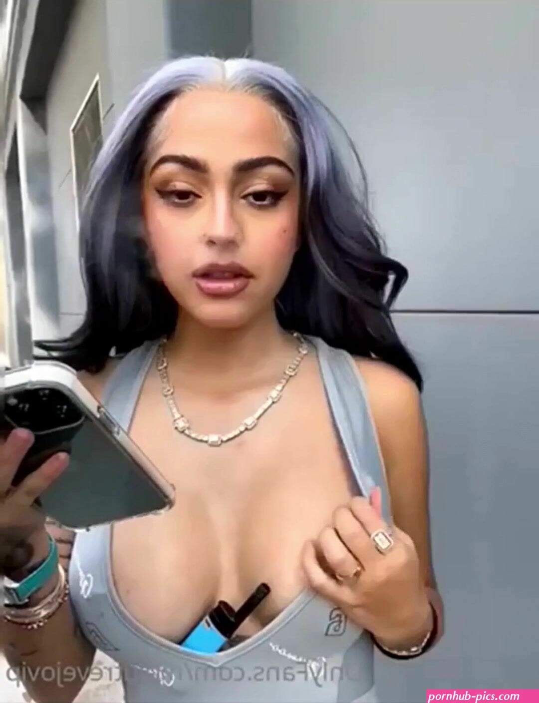 pandora kaaki nipple