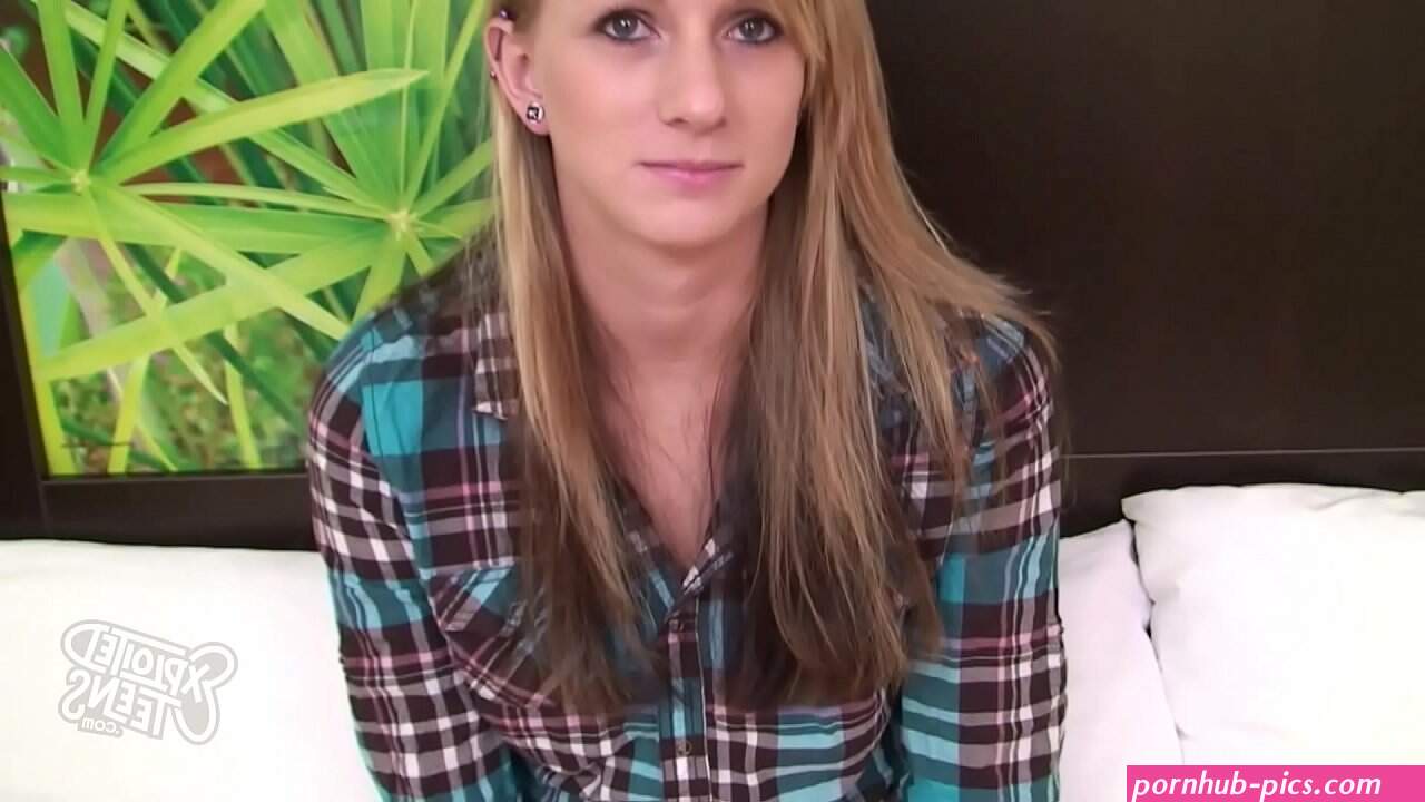 18yo blonde with cute feet creampied