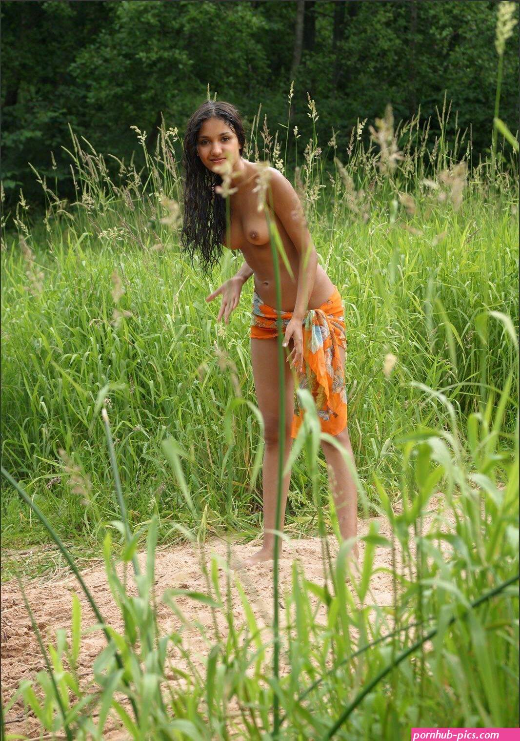 pee jungle undress