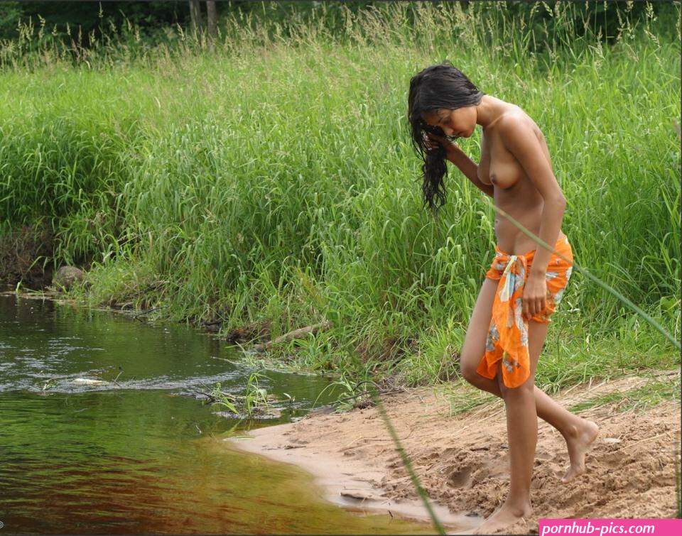 pee jungle undress