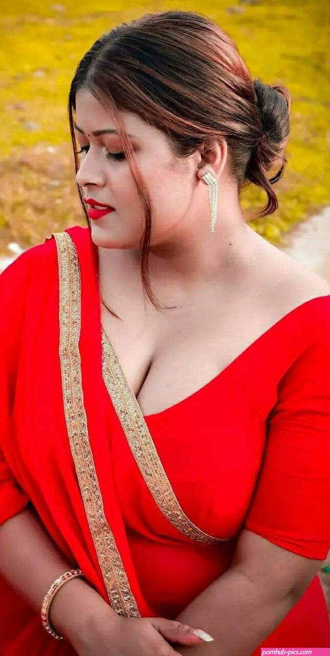 saree bhabi big boobs blouse pic
