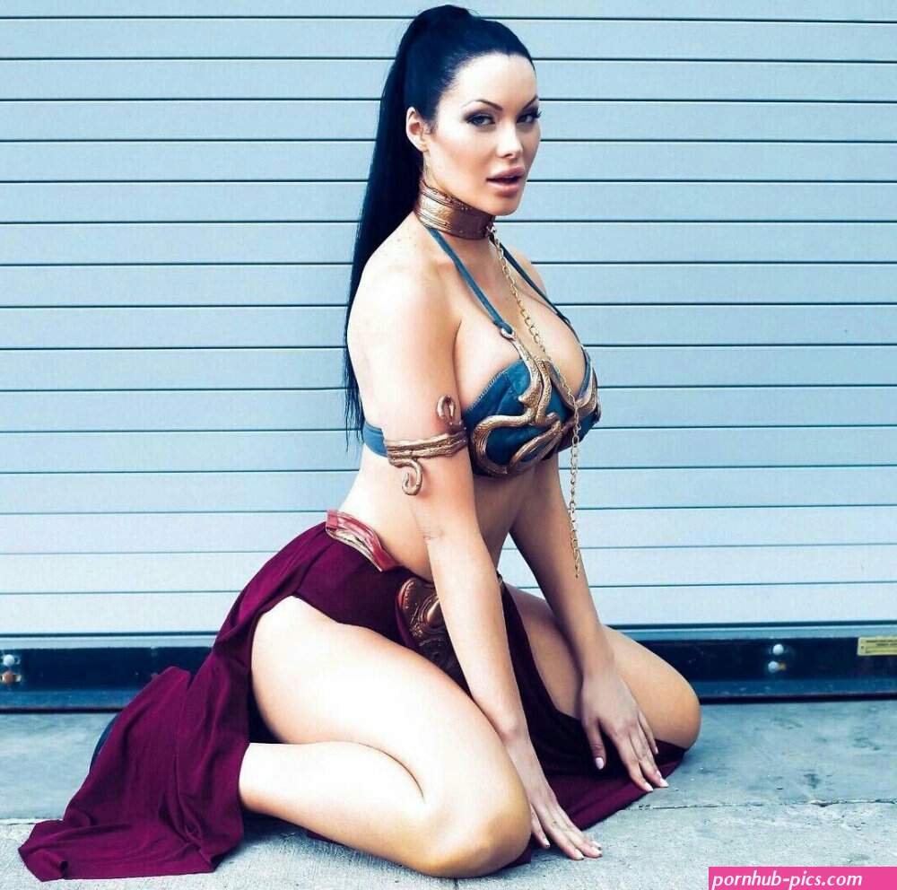 veronika black nudes ass