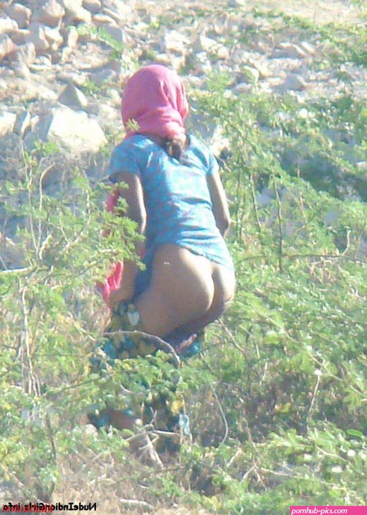 aunty peeing pussy picture