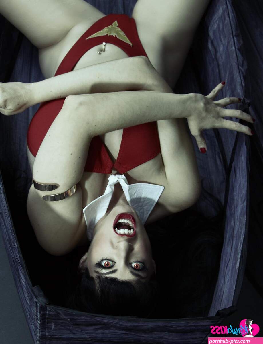 kayla kiss vampire