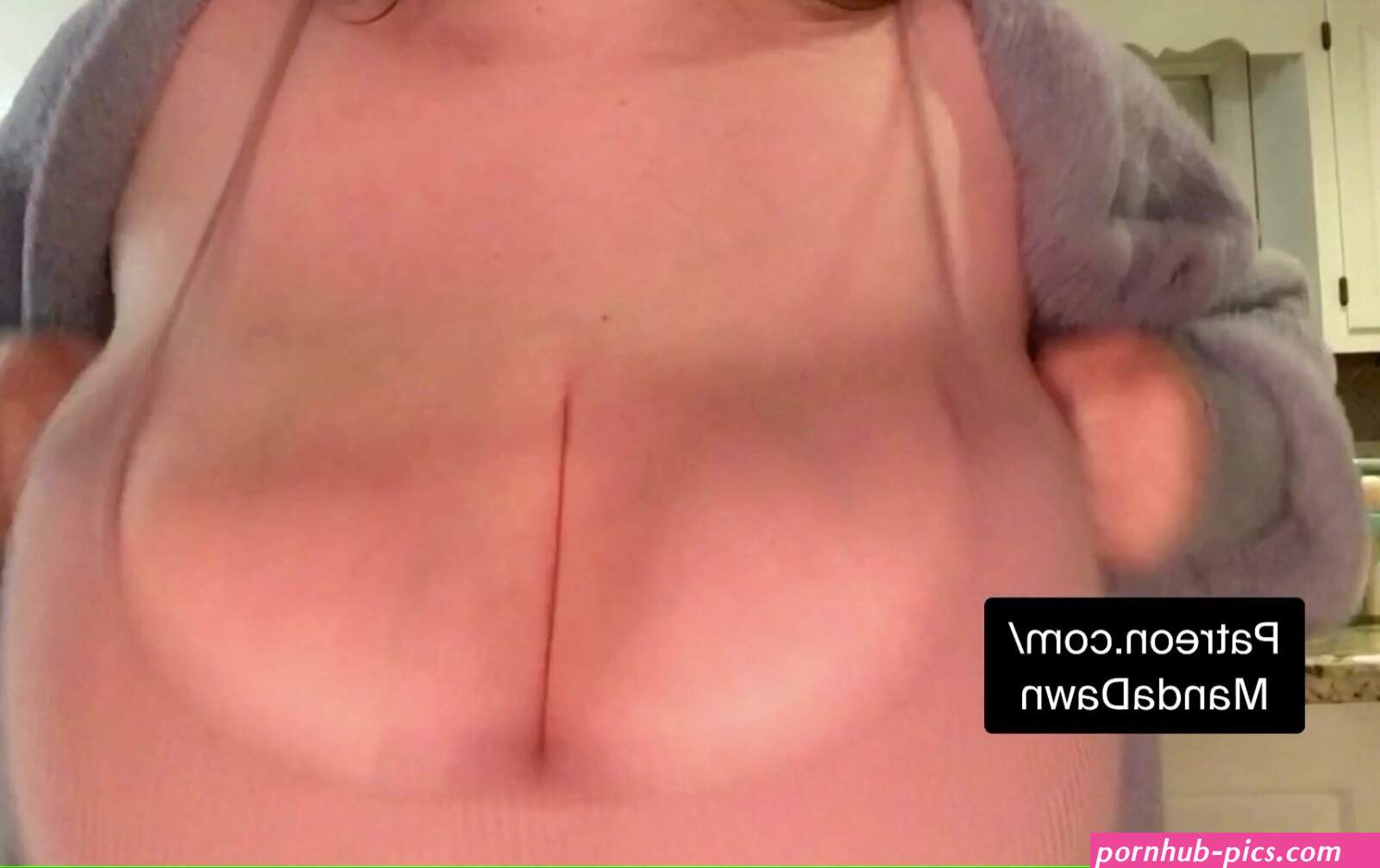 mandadawn boobs