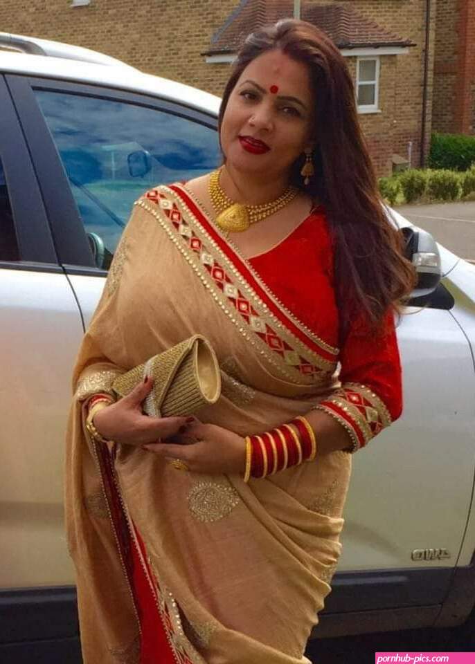 milf desi auntys in saree hd pics