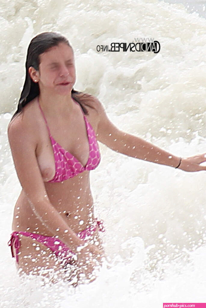 teen nipple slip