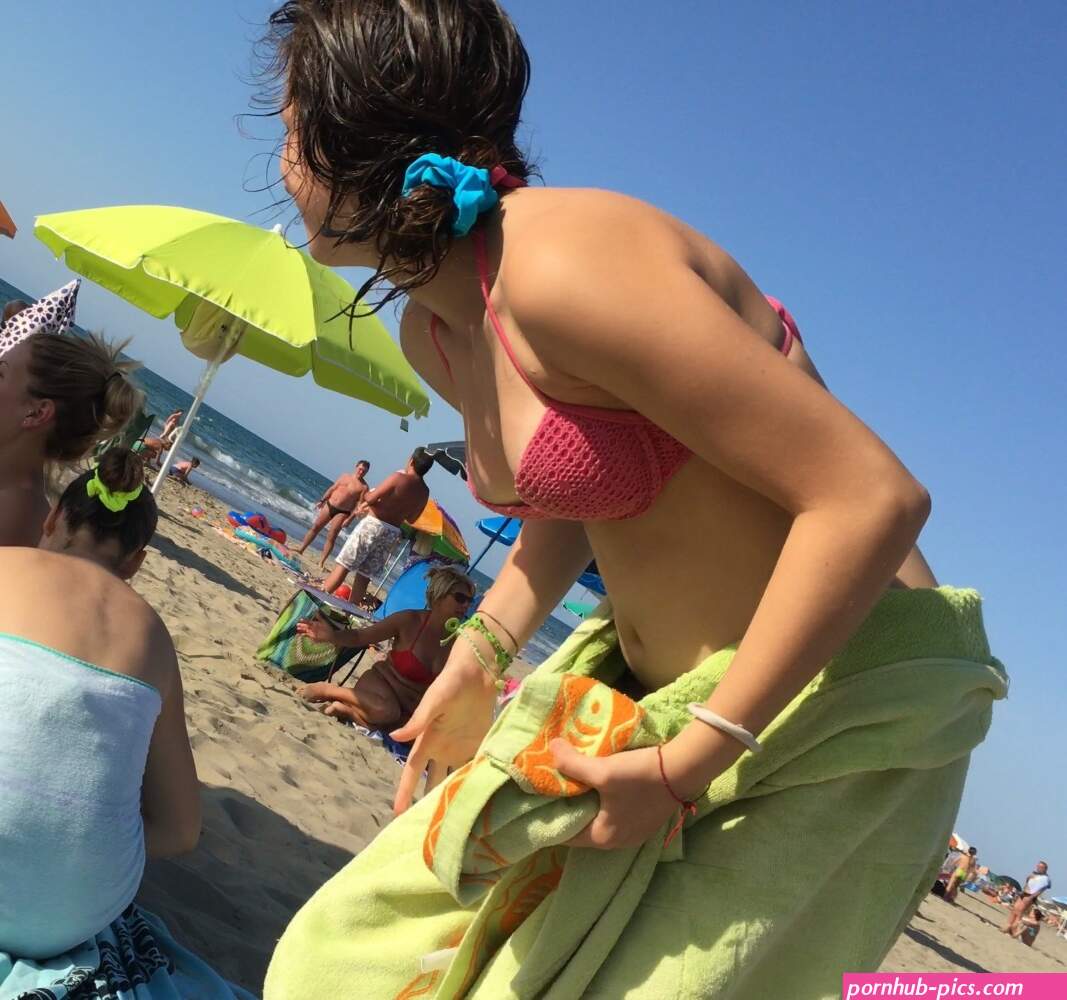 teen nipple slip