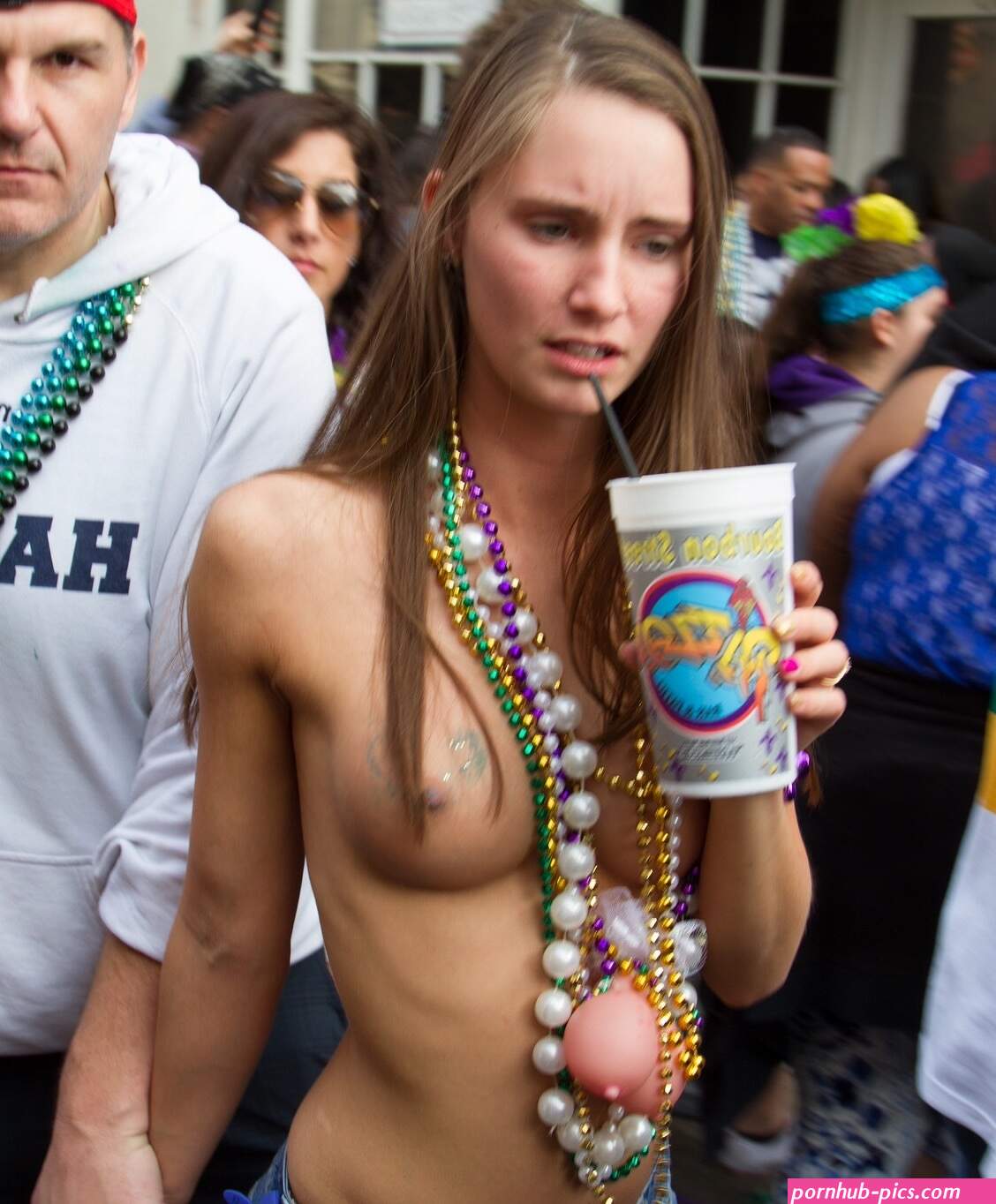 teen nipple slip