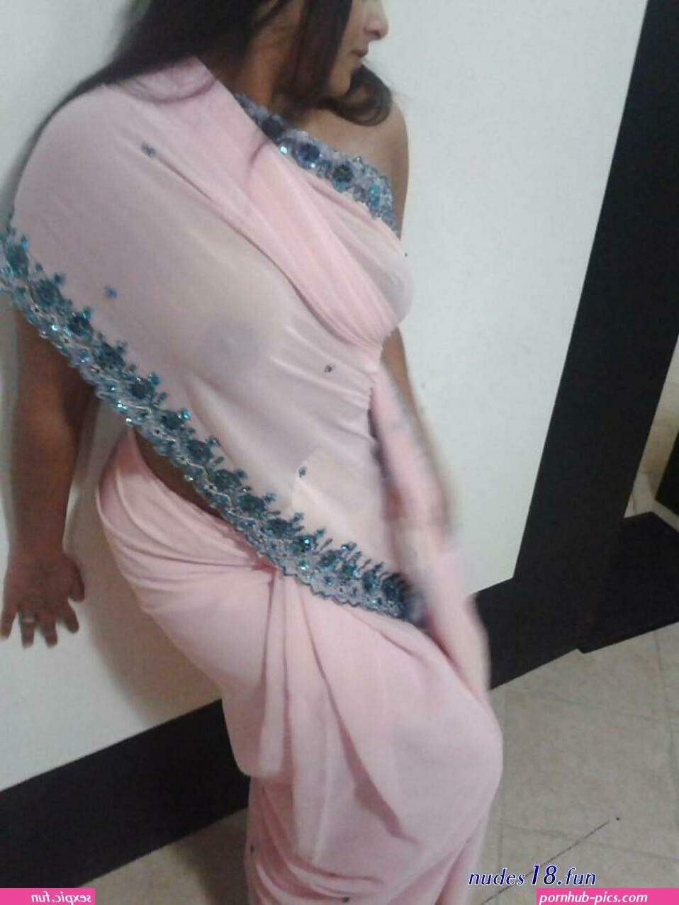 village desi bhabhi with huge boobs dark nipples and areola showing pussy in selfie