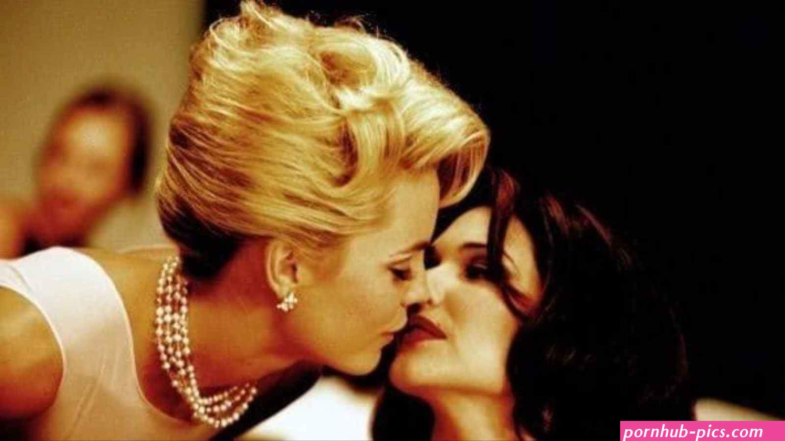 mila kunis lesbian porn