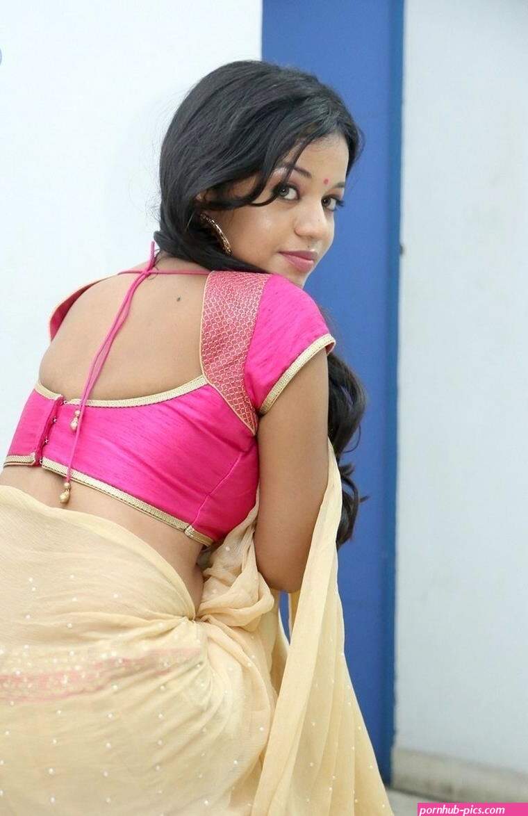 desi saree cleavage nipple