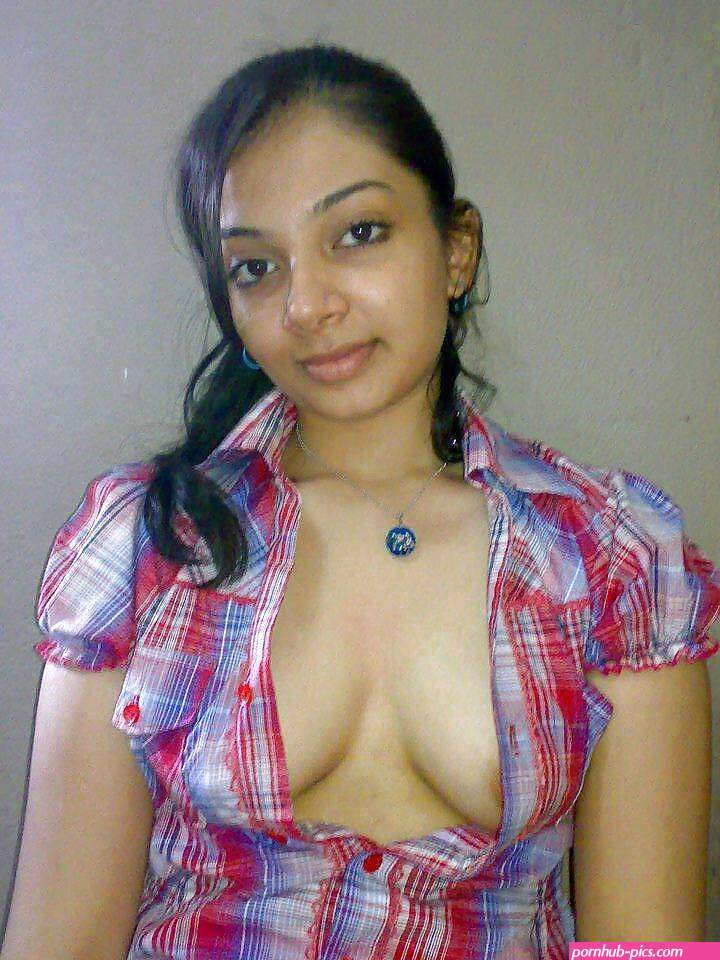desi saree cleavage nipple