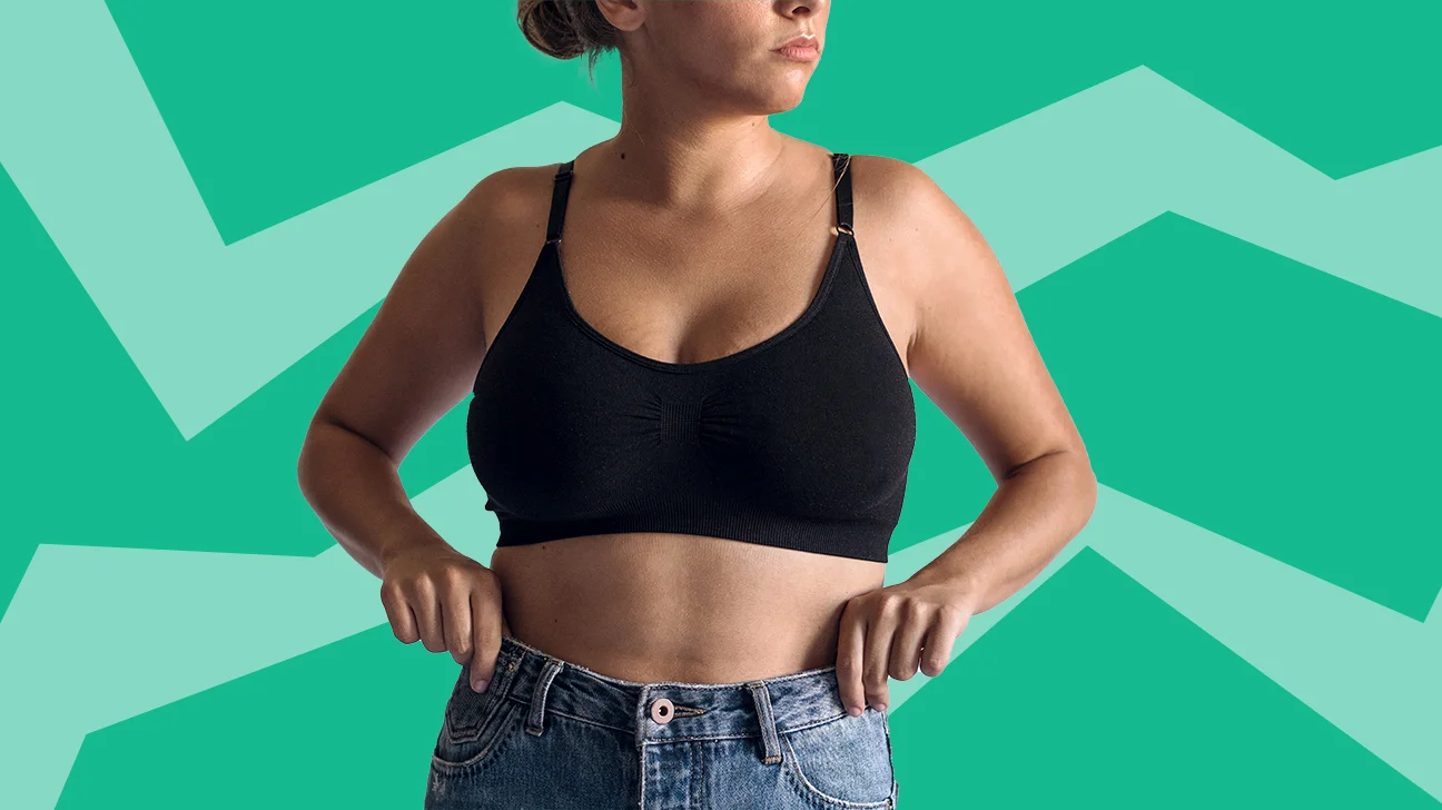 girl shirt pulled side boobs pic