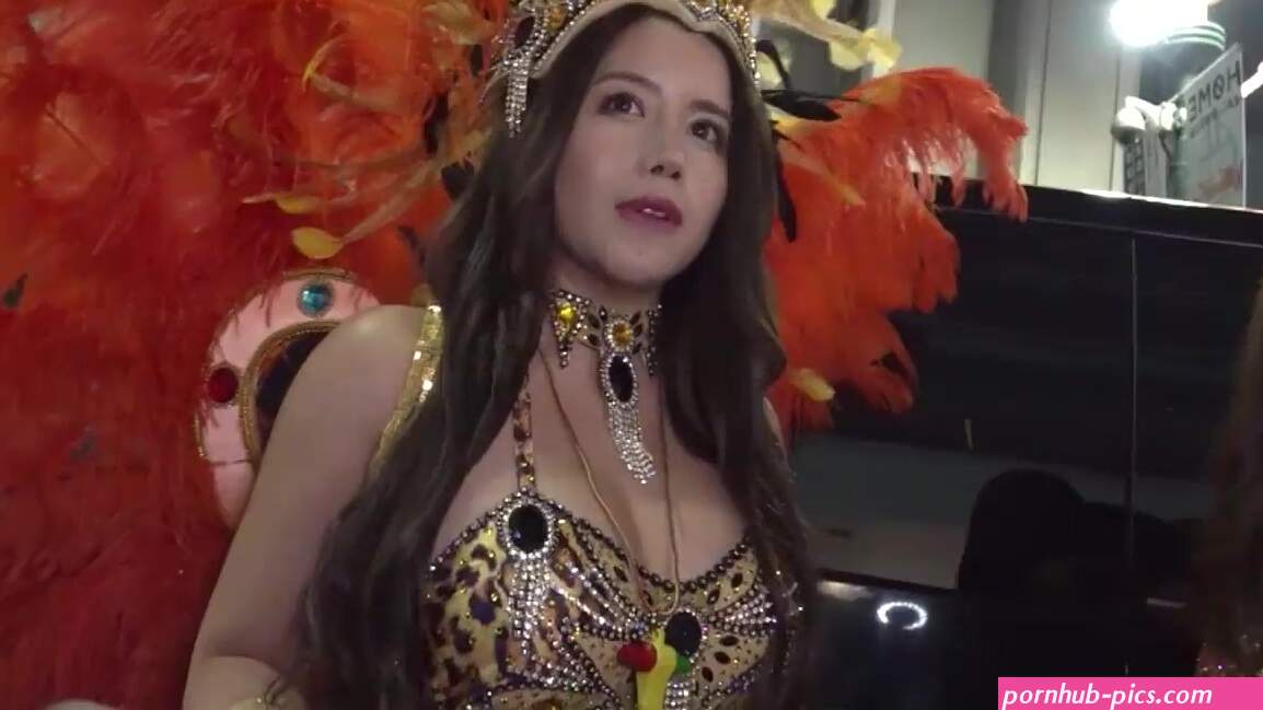 marianagai oily boobs