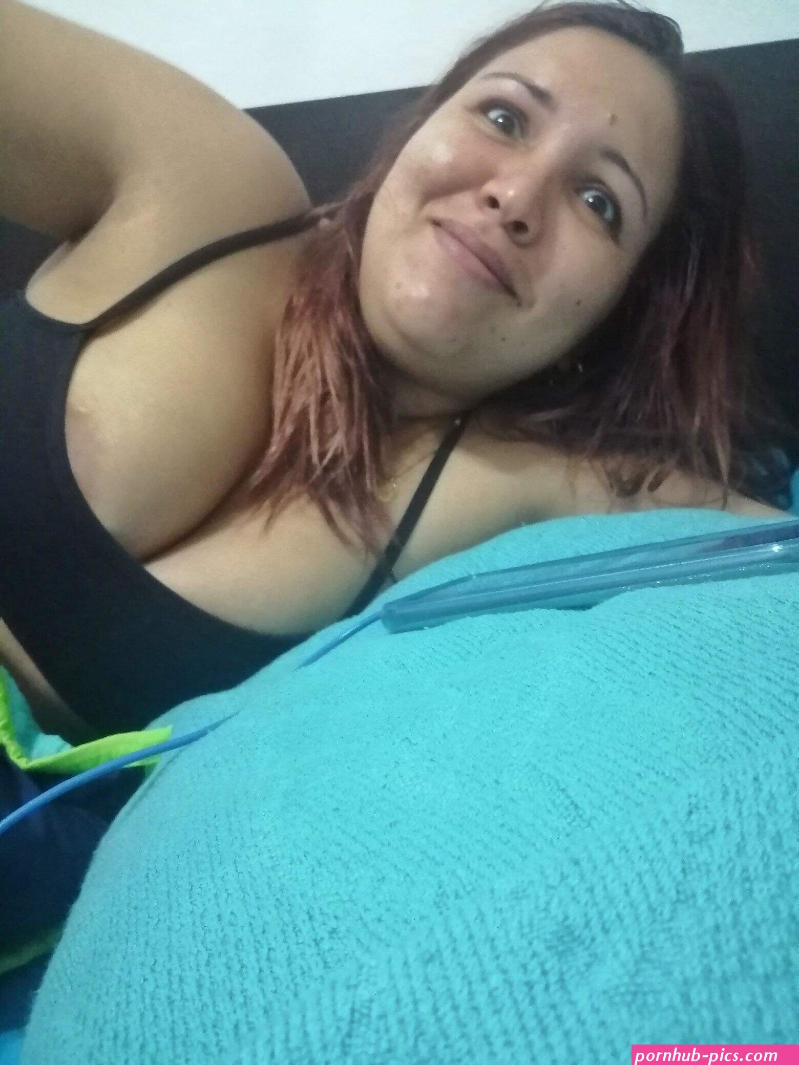 curvy cleavage boobs slip pics