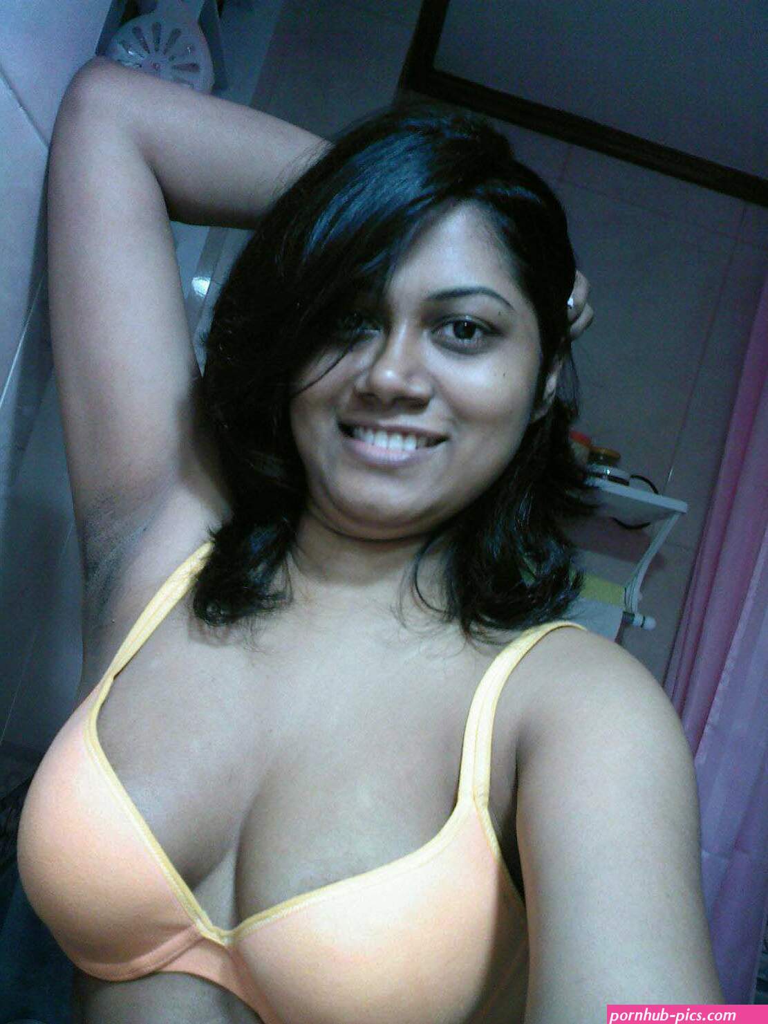 curvy cleavage boobs slip pics