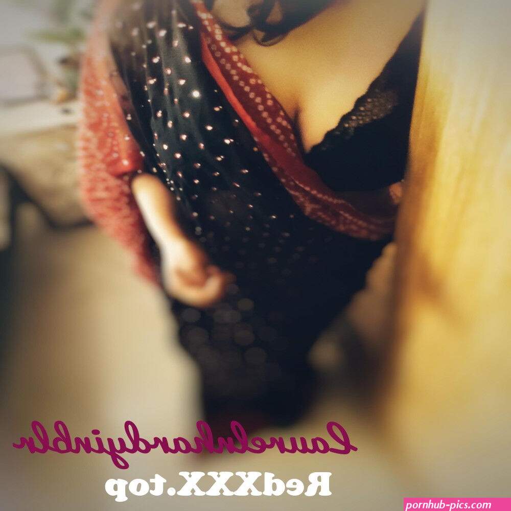 curvy cleavage boobs slip pics
