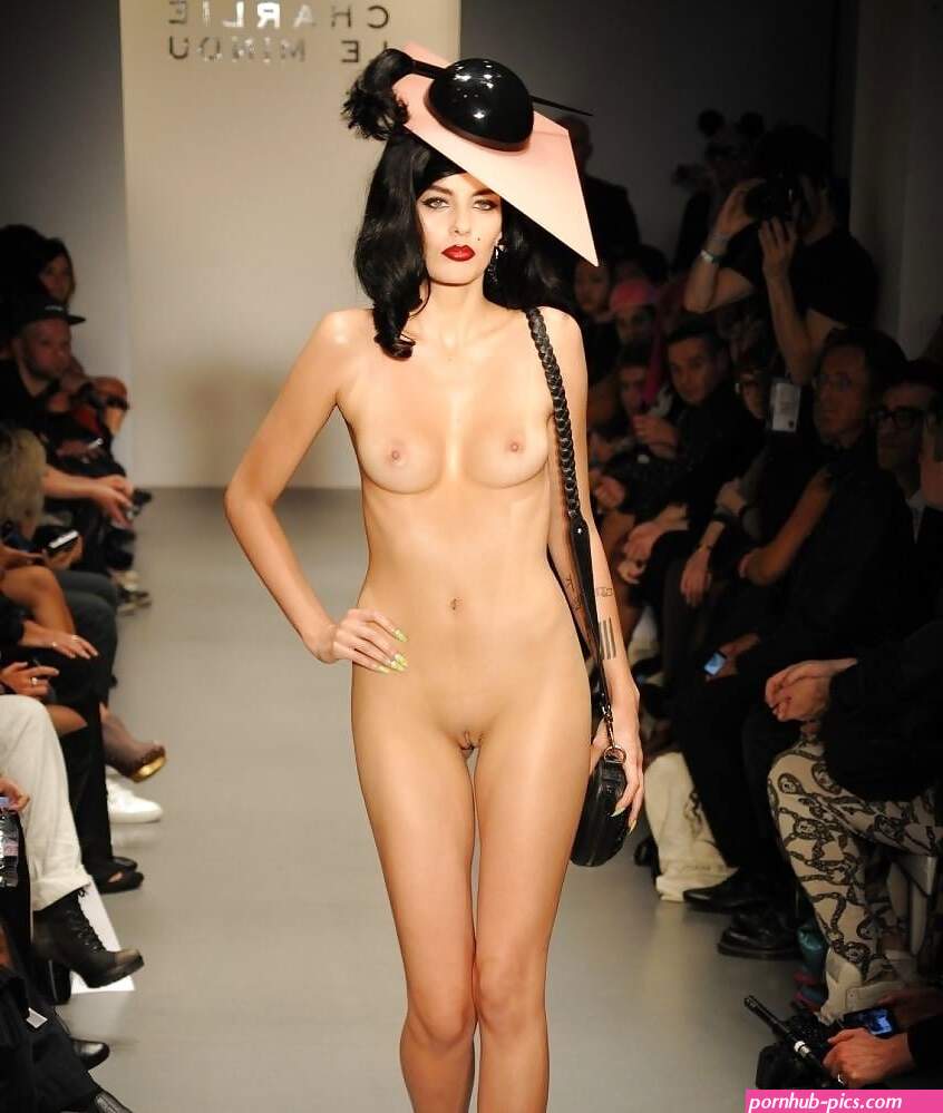 pussy exposed topless
