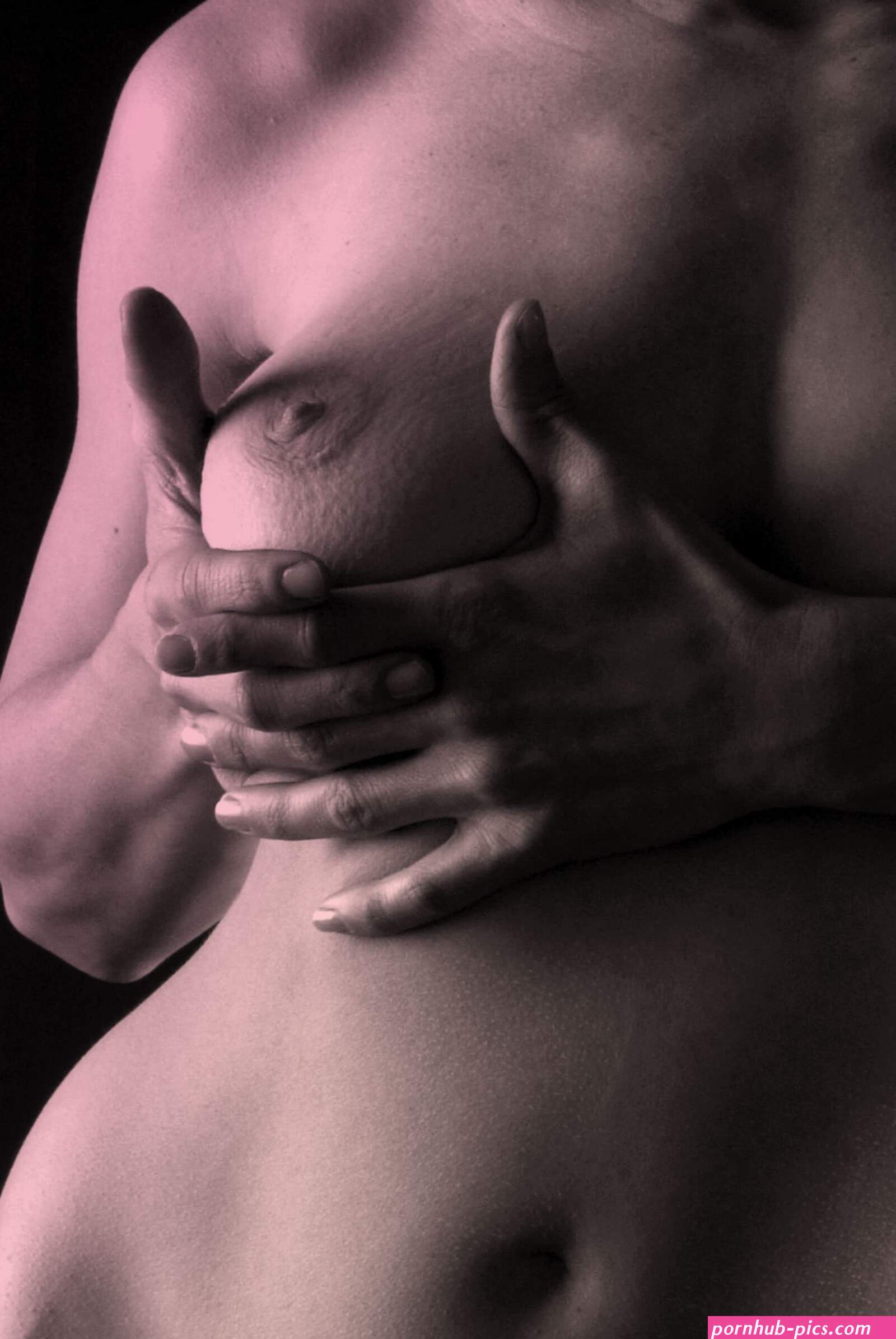 www.nakedwomen boobs droping milk from nipples photos