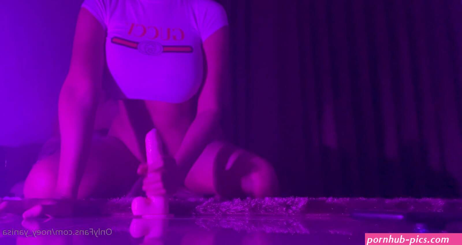 yingnoey porn dildo