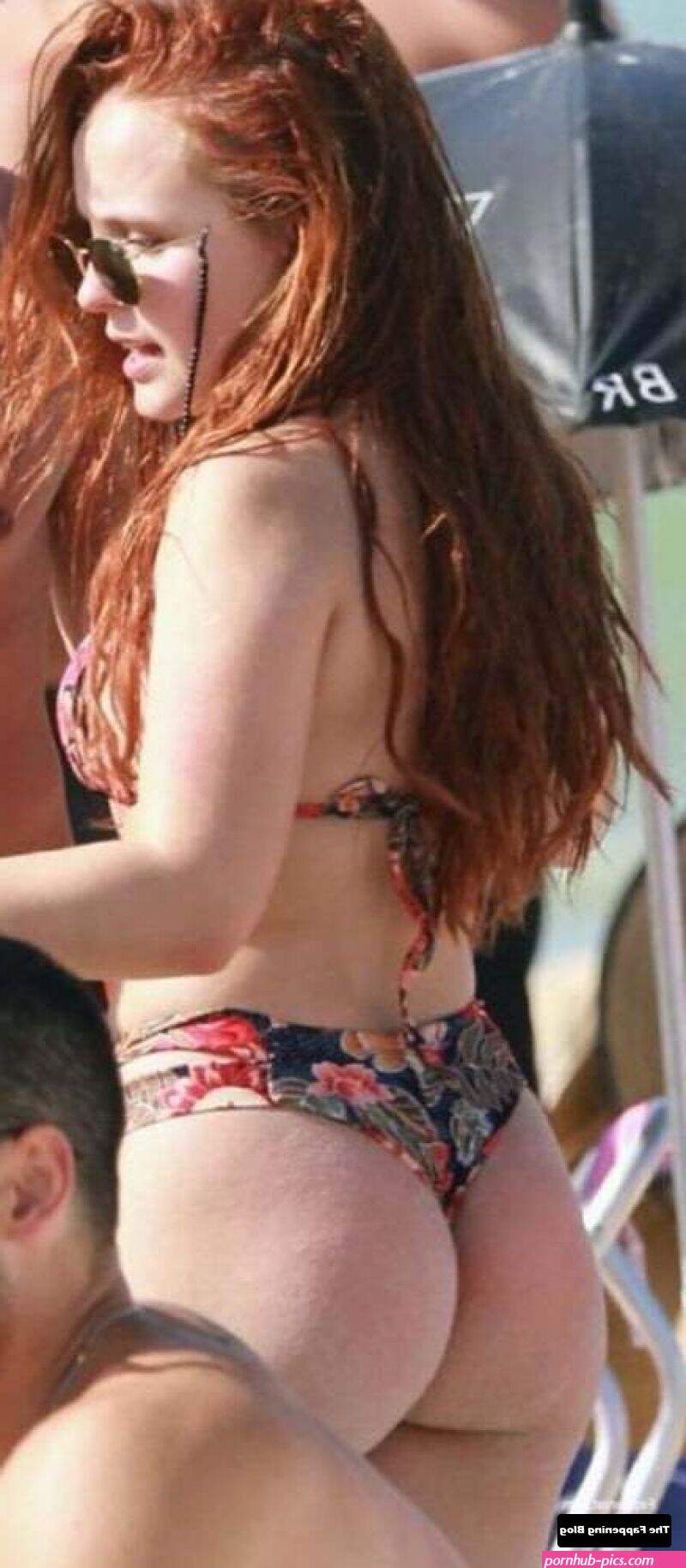 larissa manoela displays her sexy booty on the beach