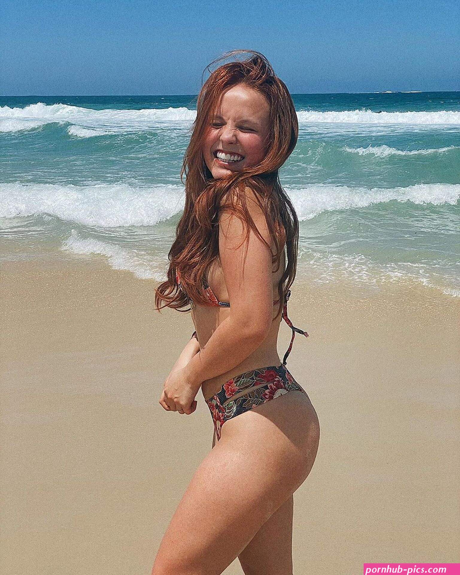 larissa manoela displays her sexy booty on the beach
