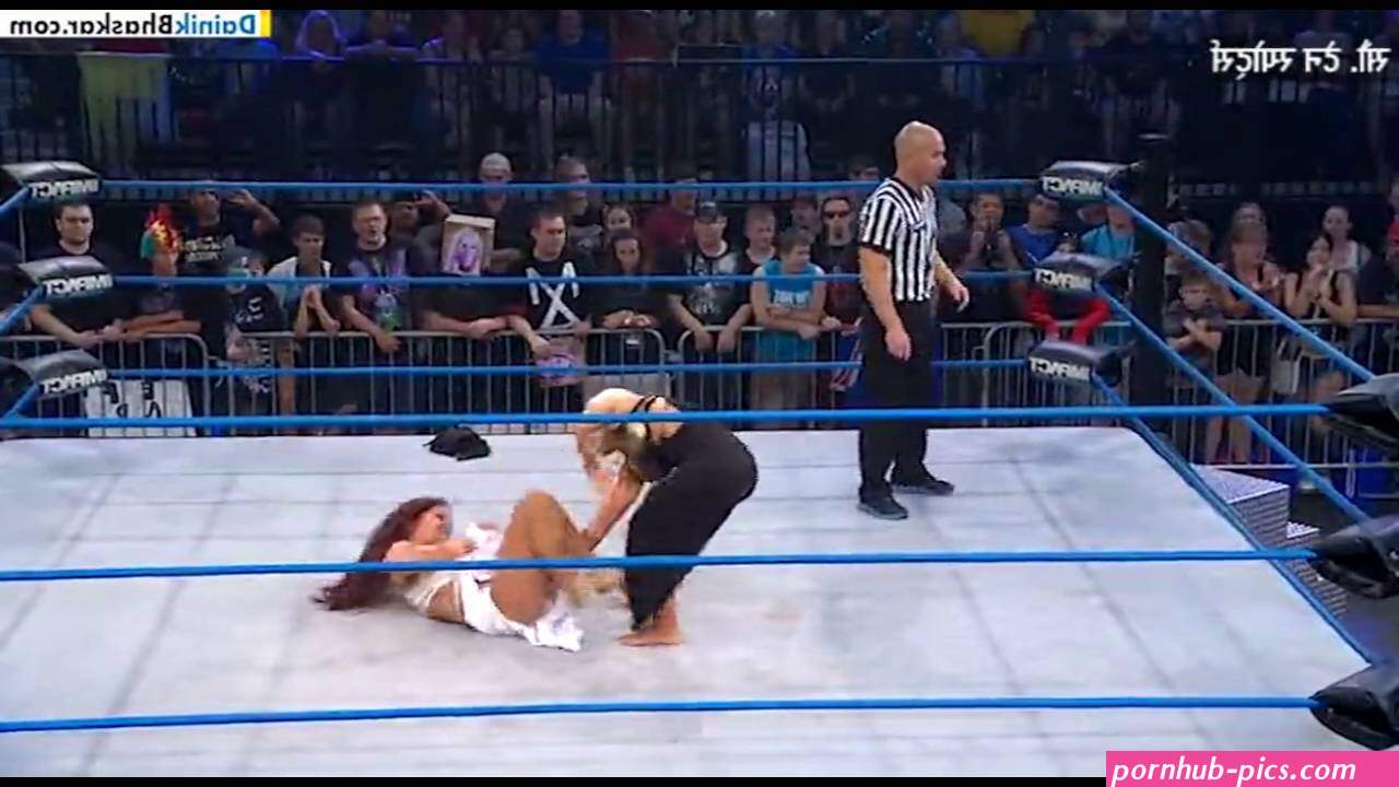 female wrestler wrestling naked