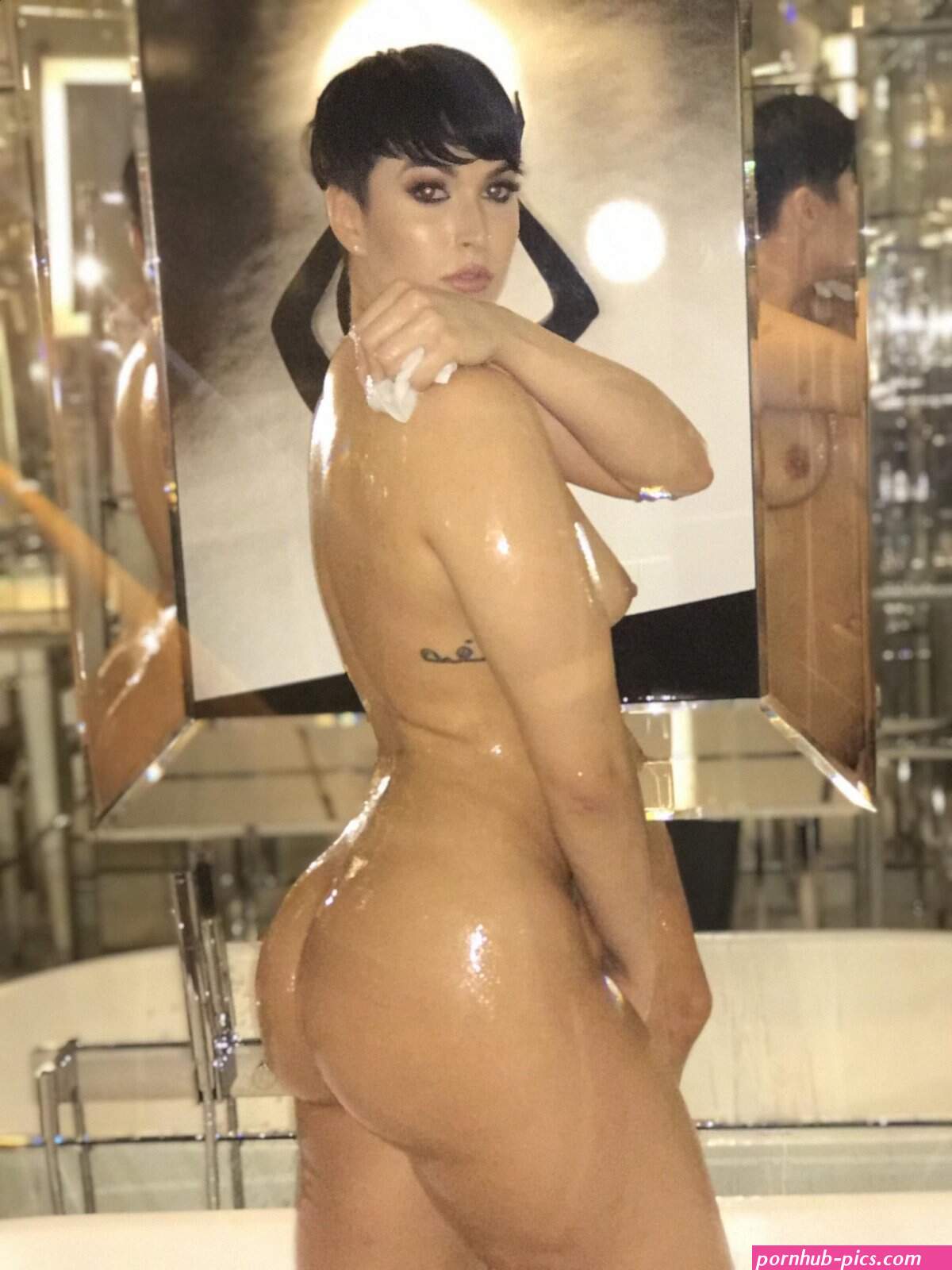 zahra elise nude pic