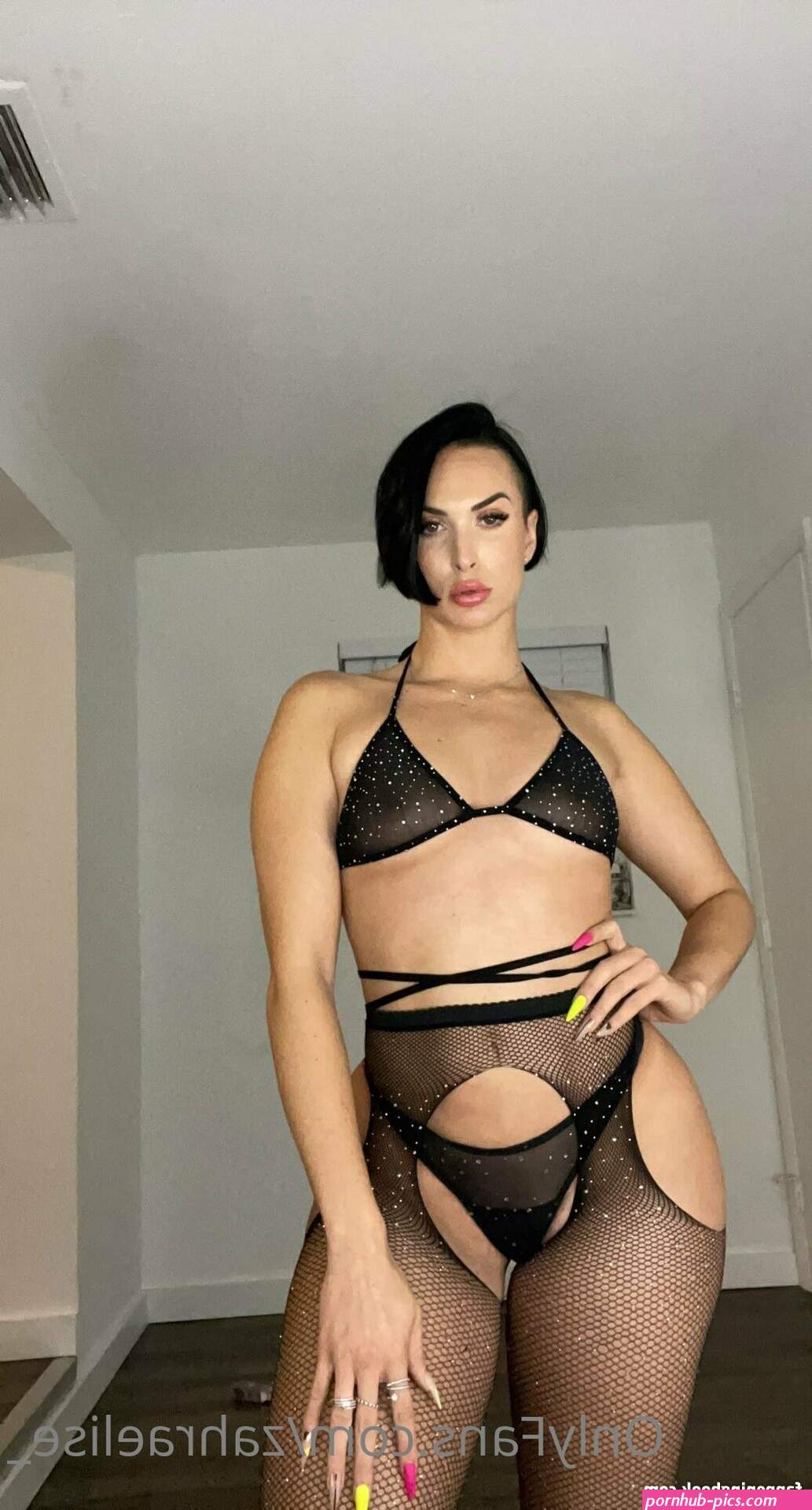 zahra elise nude pic