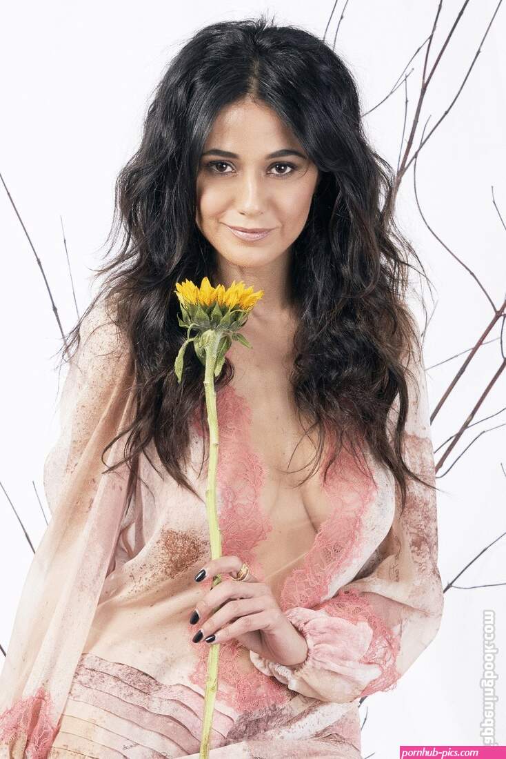emmanuelle chriqui nude