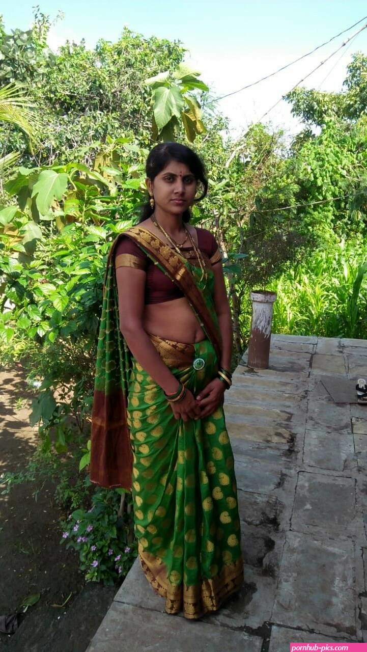 village beautiful aunty saree photo