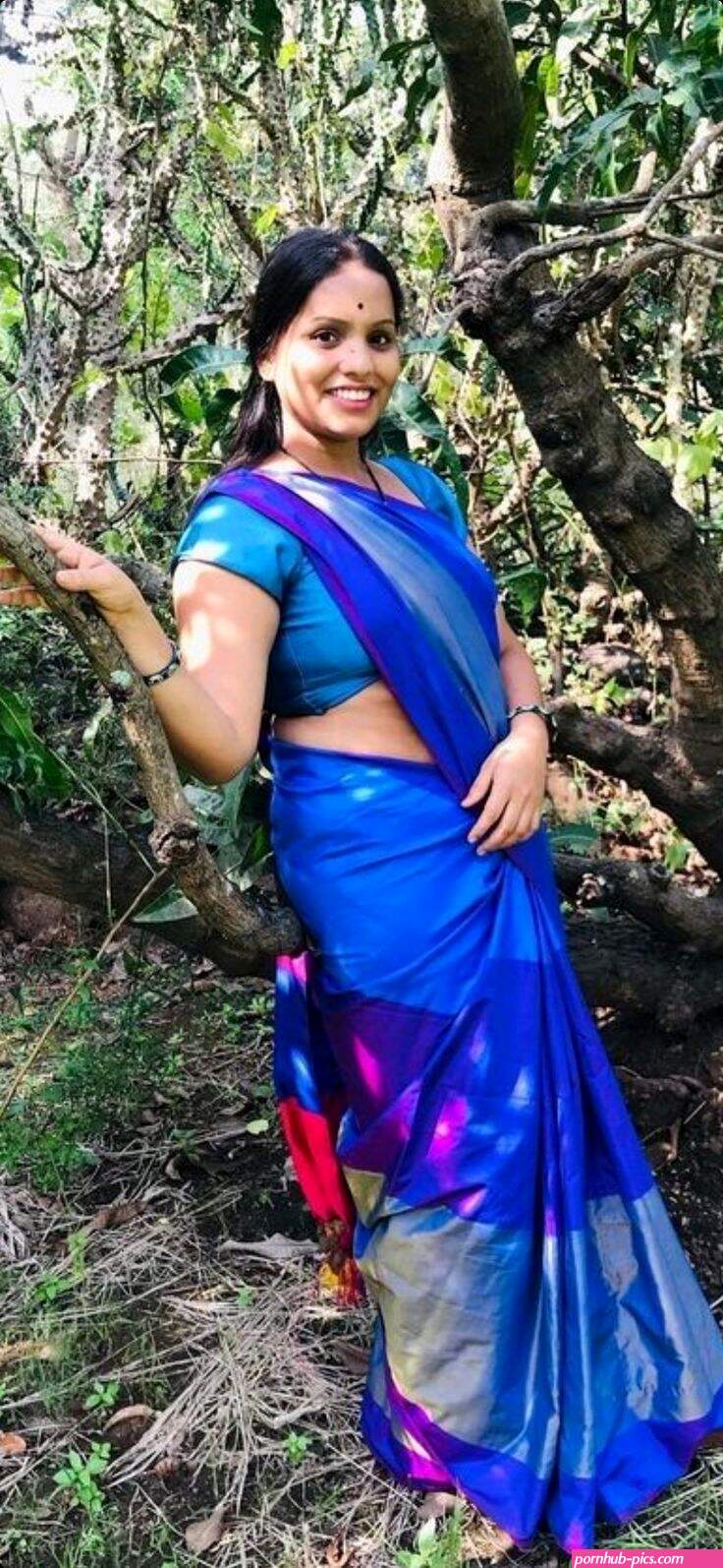 village beautiful aunty saree photo
