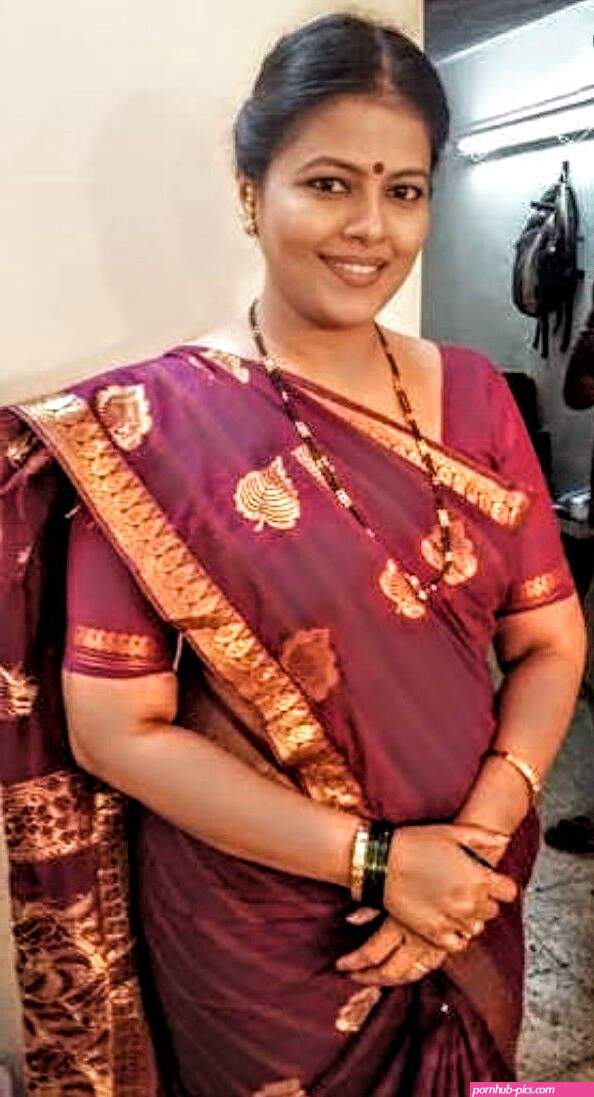 village beautiful aunty saree photo