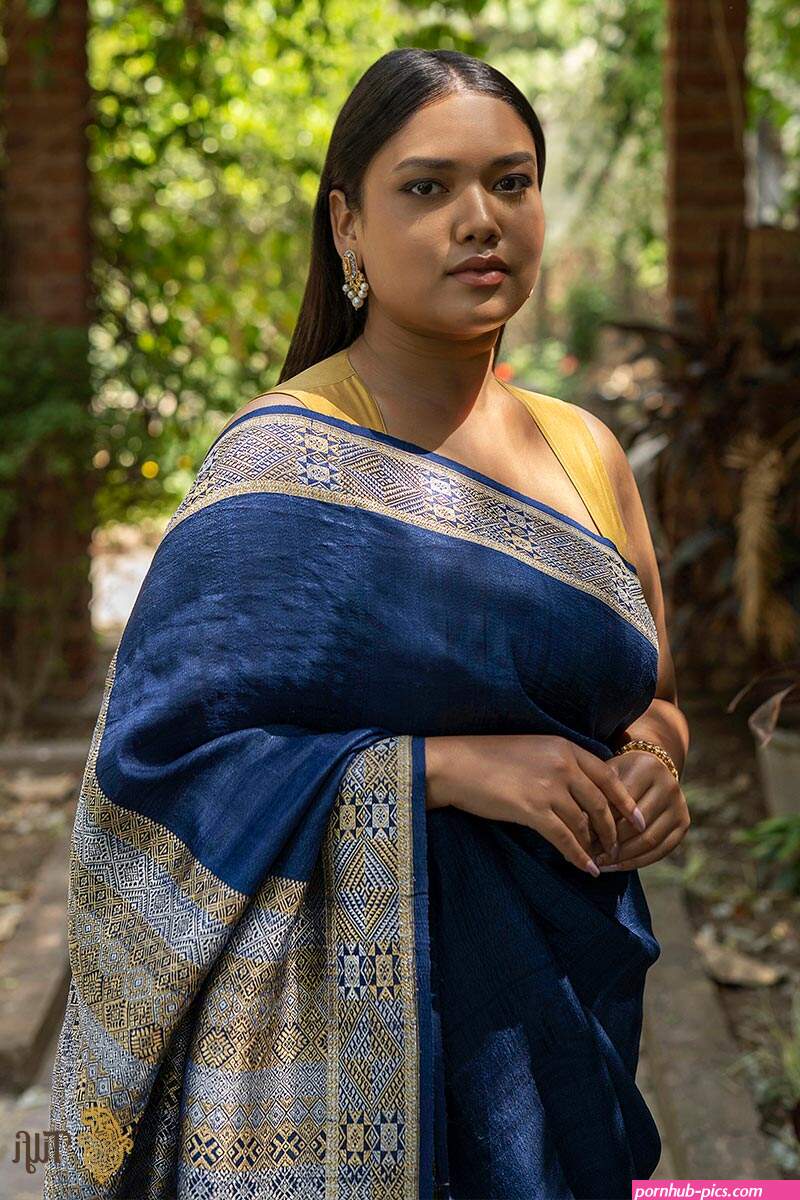 village beautiful aunty saree photo