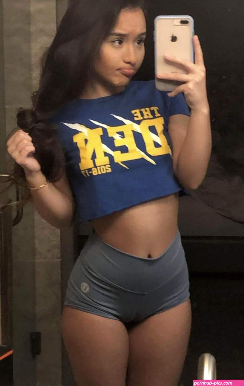 alahna ly nipple slip