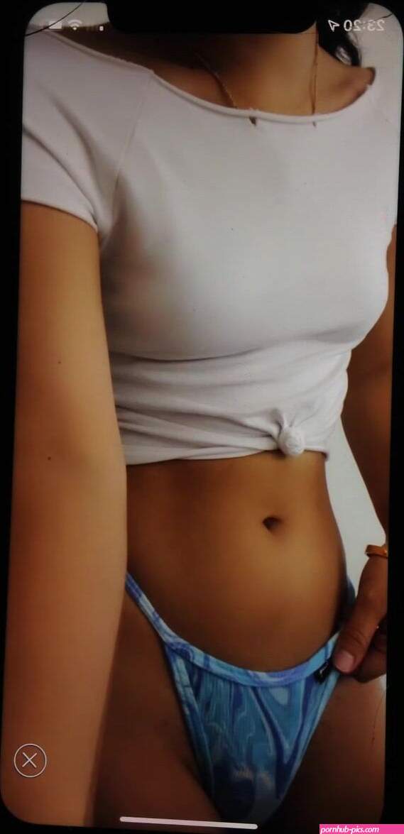 alahna ly nipple slip