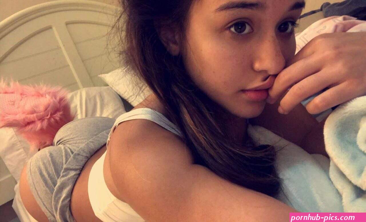 alahna ly nipple slip