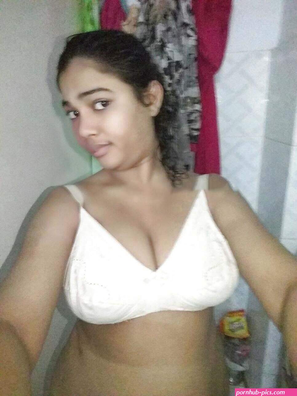 bus boobs pic pakistani