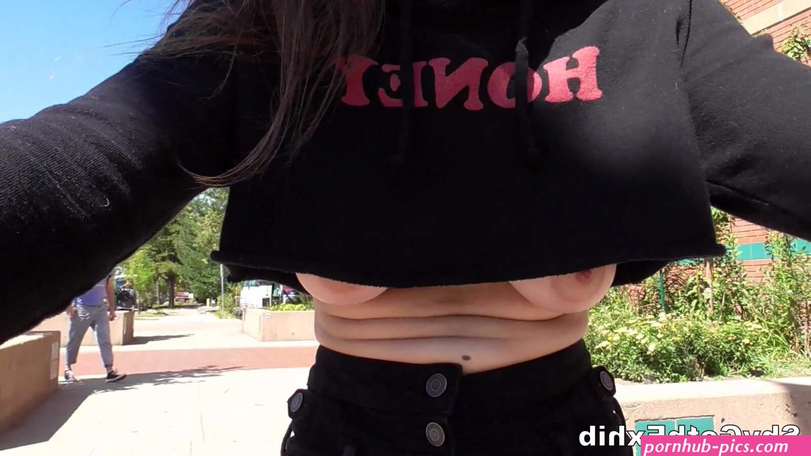 underboob nipples public