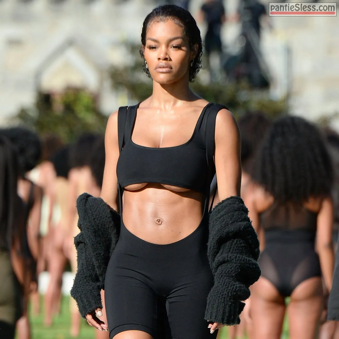 underboob nipples public