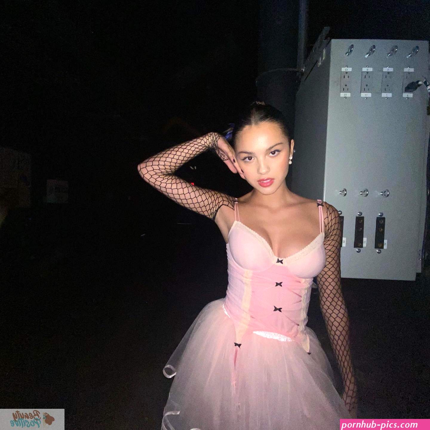 olivia rodrigo tits
