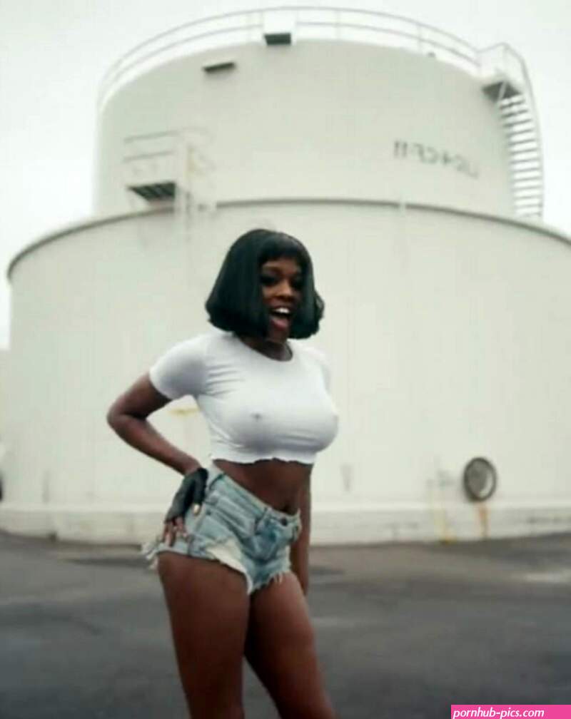 azelia banks tits
