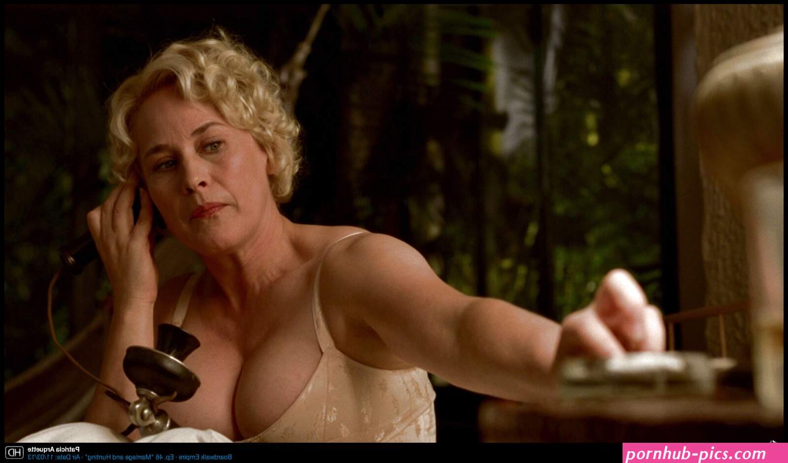 patricia arquette boobs