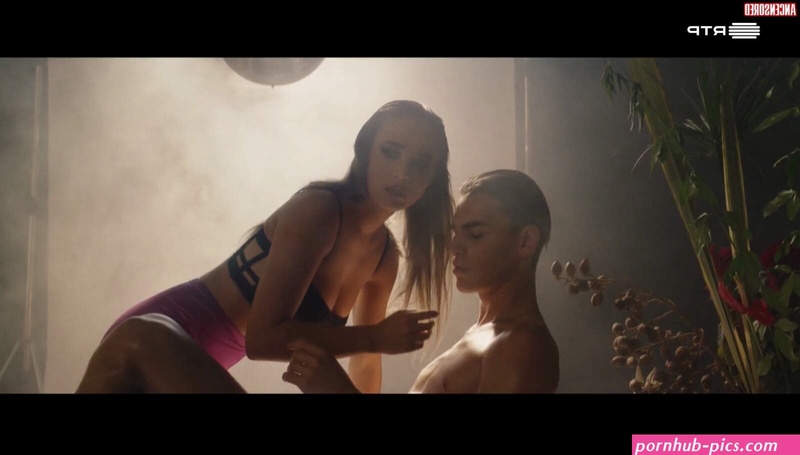 alba baptista tits