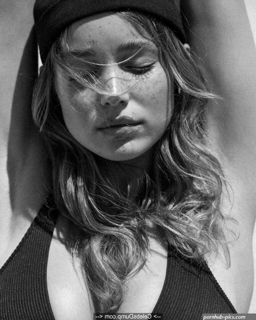 alba baptista tits
