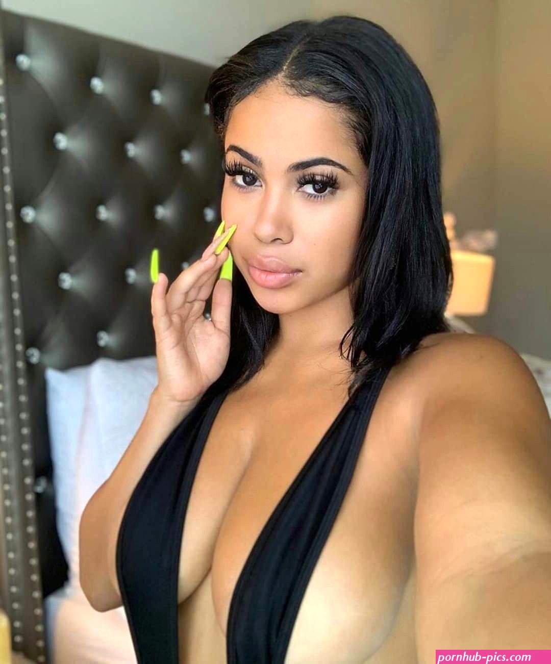 titties latina